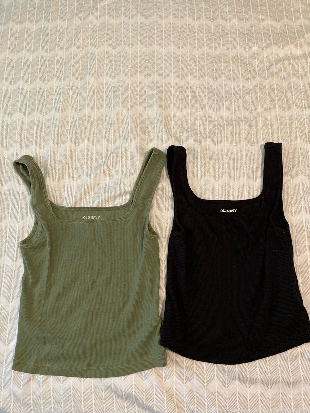 2 xs old navy tanks and 1 small Aeropostale tank